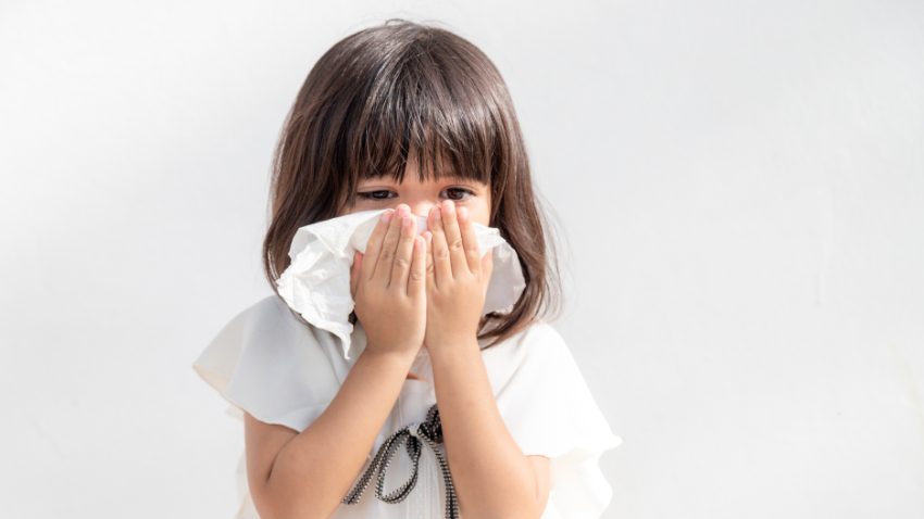 Tips Mengajarkan Etika Batuk Sejak Dini yang Benar pada Anak