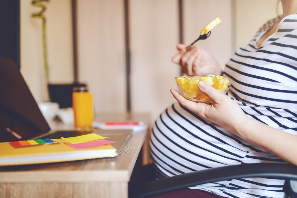 asupan-nutrisi-untuk-dukung-mama-yang-aktif-bekerja-saat-masa-kehamilan