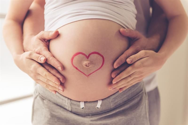 pusar-menonjol-saat-hamil-berbahayakah