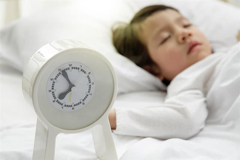 membangun-kebiasaan-tidur-si-kecil