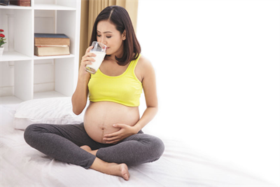 apa-sih-bedanya-susu-biasa-dan-susu-ibu-hamil
