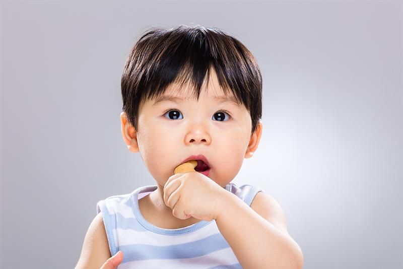 Memilih Camilan Sehat untuk Si Kecil