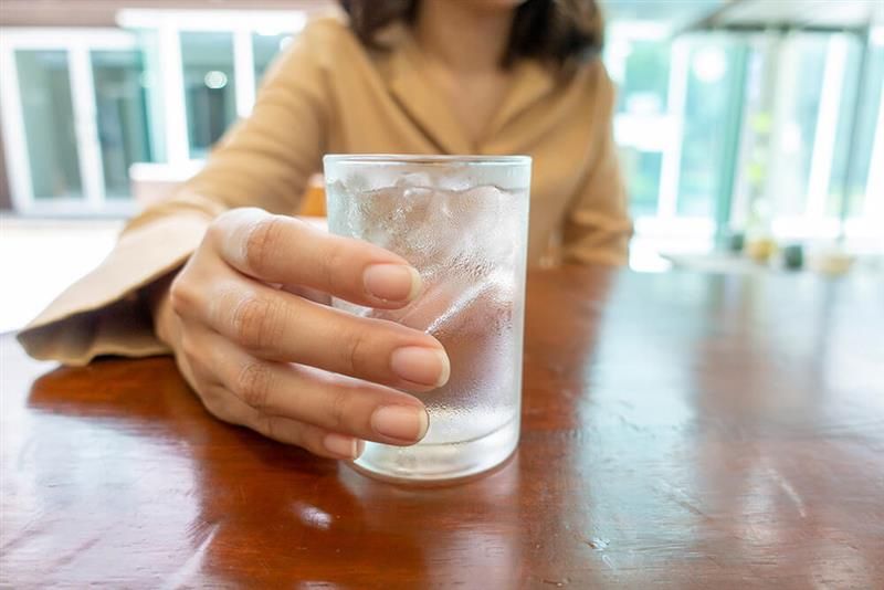 minum-air-es-sebabkan-bayi-jadi-besar