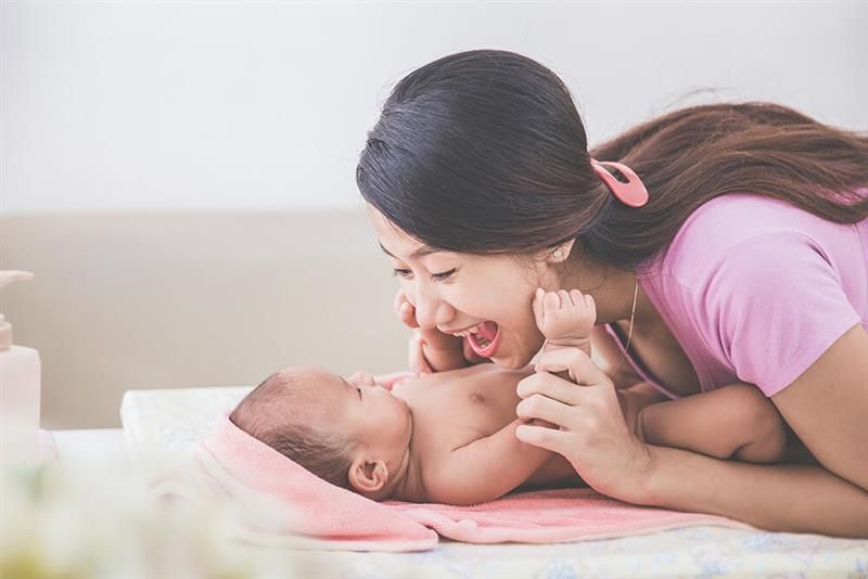 menstimulasi-bahasa-dan-bicara-pada-bayi