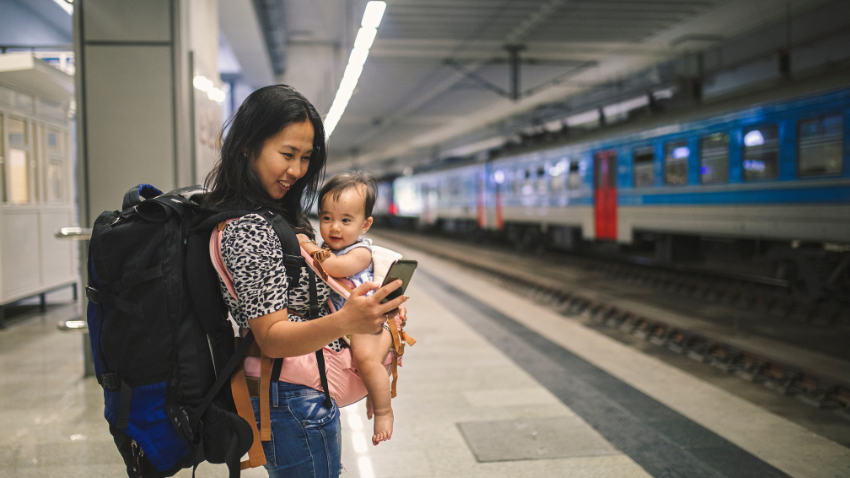Tips Mudik Aman Membawa Bayi Naik Kereta Api