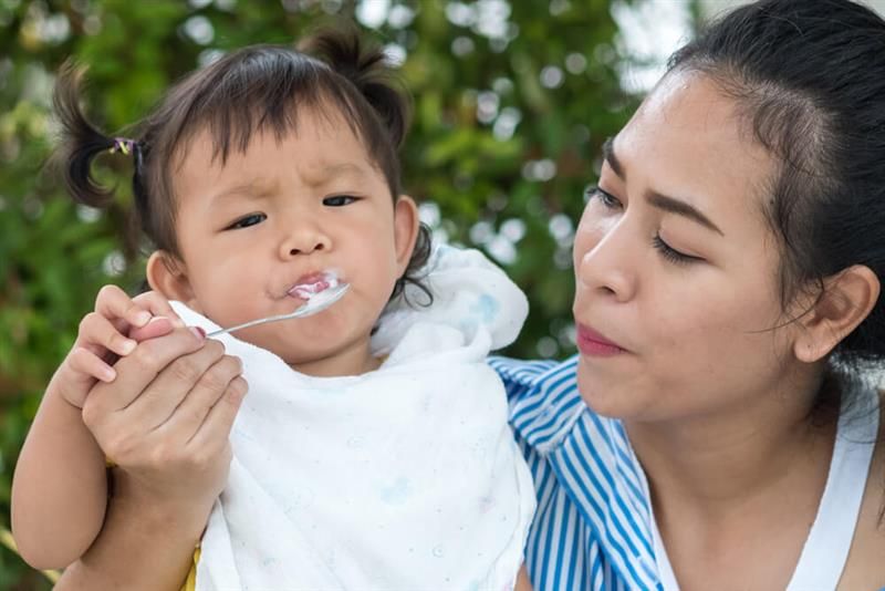 mengatasi-gerakan-tutup-mulut-pada-si-kecil