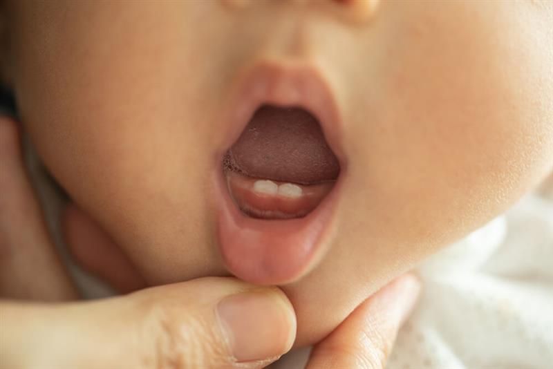 kapan-bayi-tumbuh-gigi