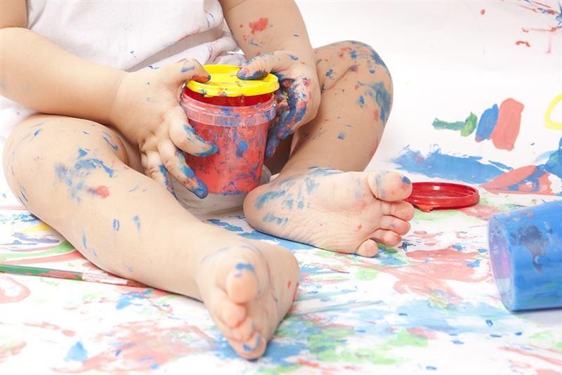 manfaat-messy-play-untuk-bayi