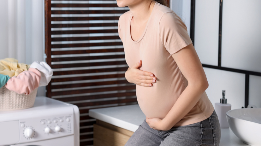 Perut Bumil Terasa Kencang Saat Puasa, Ini Penyebab dan Cara Mengatasinya